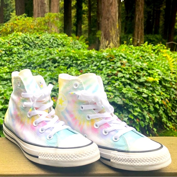 SOLD! Converse ⭐️ Light Rainbow 🌈 Size 6 - Picture 6 of 7